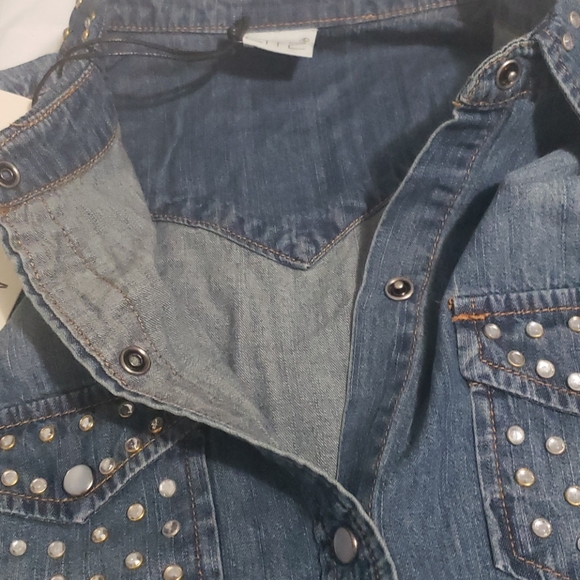 New boutique Denim shirt - Picture 10 of 13